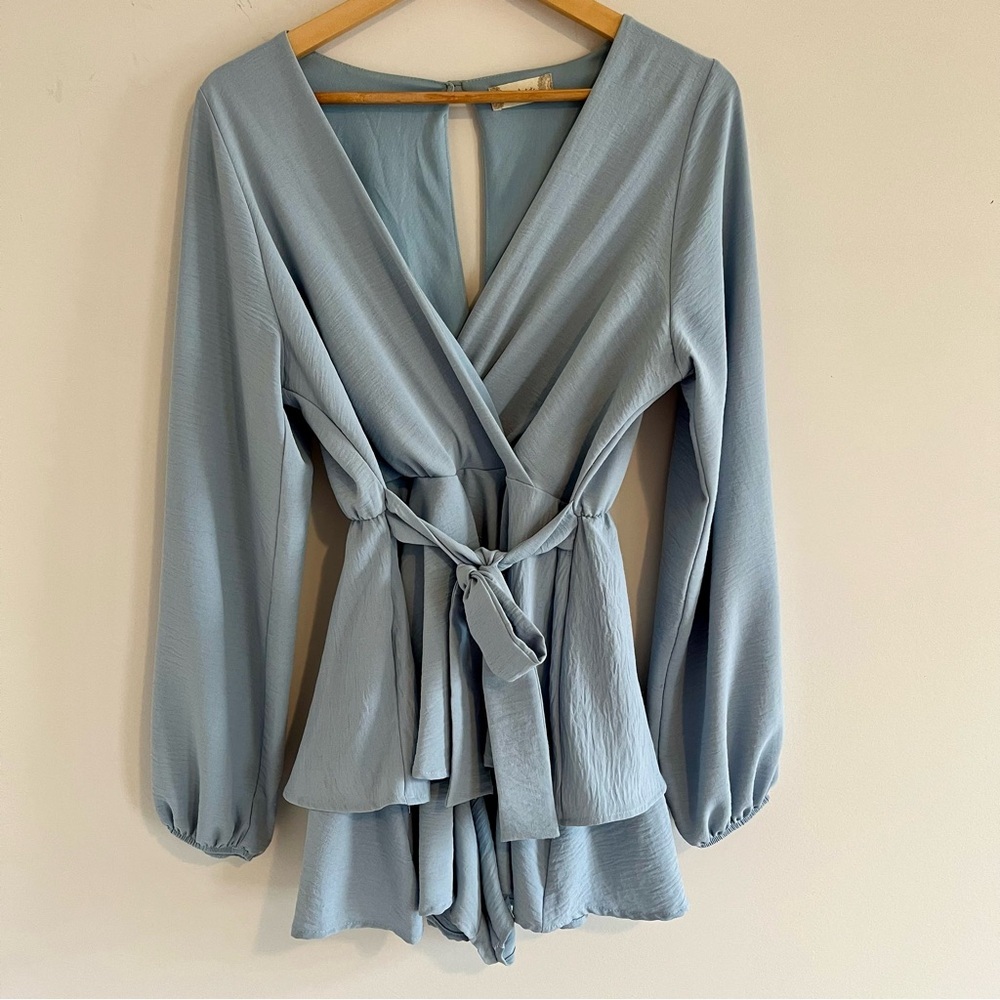 altar’d state Women’s Tiered Ruffle Romper size Large Tie Front Whimsy